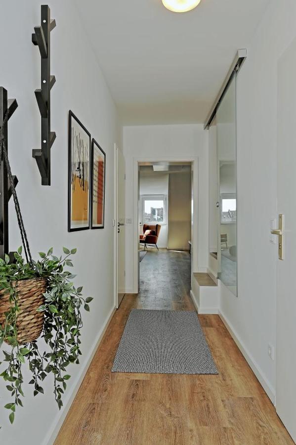 'Traveller Lodge' Grosszuegiges Apartment - 3 Bedroom 10Min To Hbf, Full Kitchen, Homeoffice, Netflix, Wifi دوسلدورف المظهر الخارجي الصورة