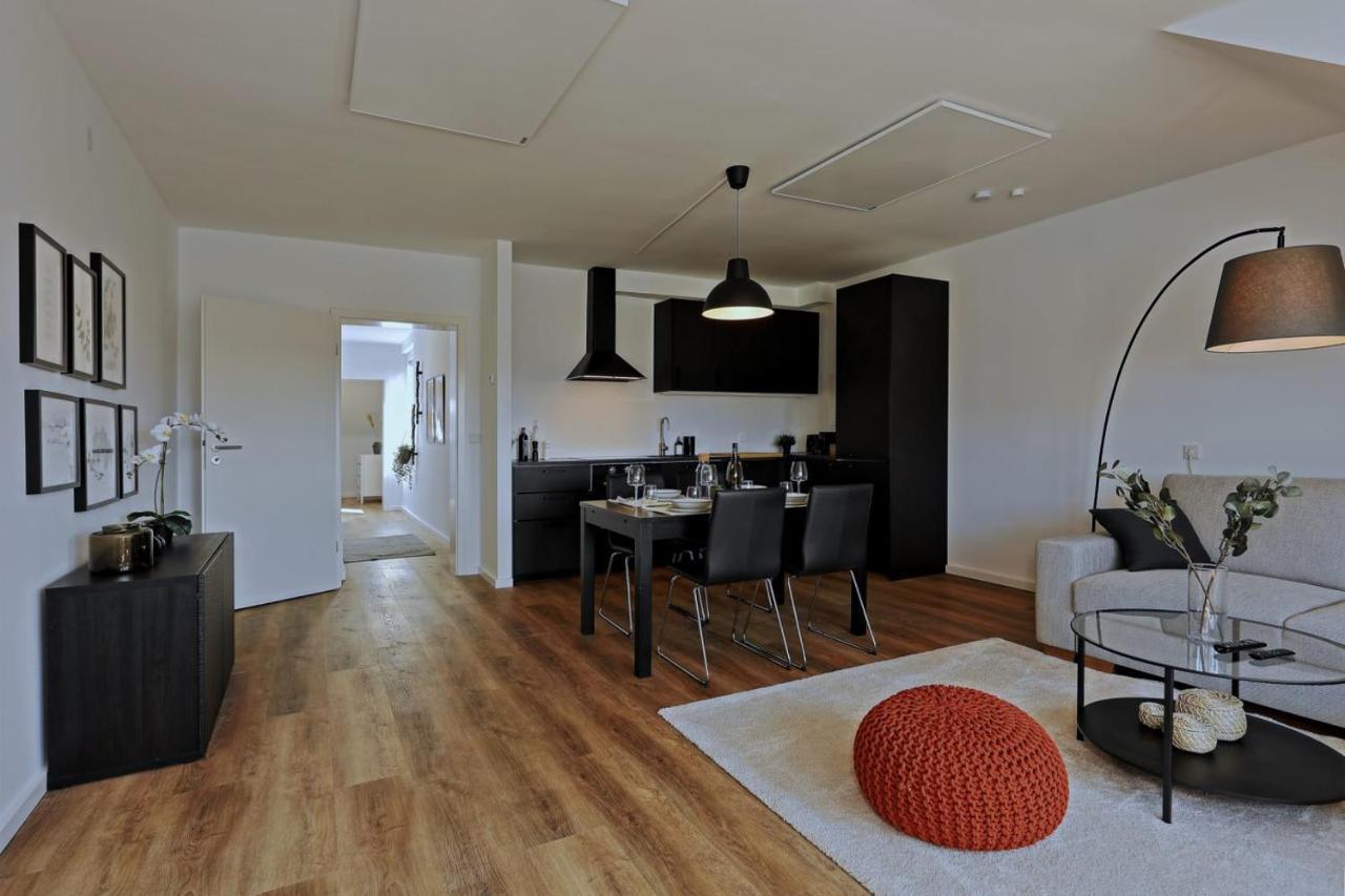 'Traveller Lodge' Grosszuegiges Apartment - 3 Bedroom 10Min To Hbf, Full Kitchen, Homeoffice, Netflix, Wifi دوسلدورف المظهر الخارجي الصورة